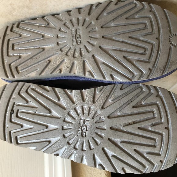 UGG boots size 4 - Picture 3 of 5